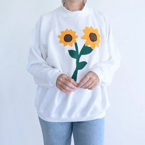 Vintage Hanes Her Way White Embroiders Yellow Sunflower Collared Crew Sweater 2X